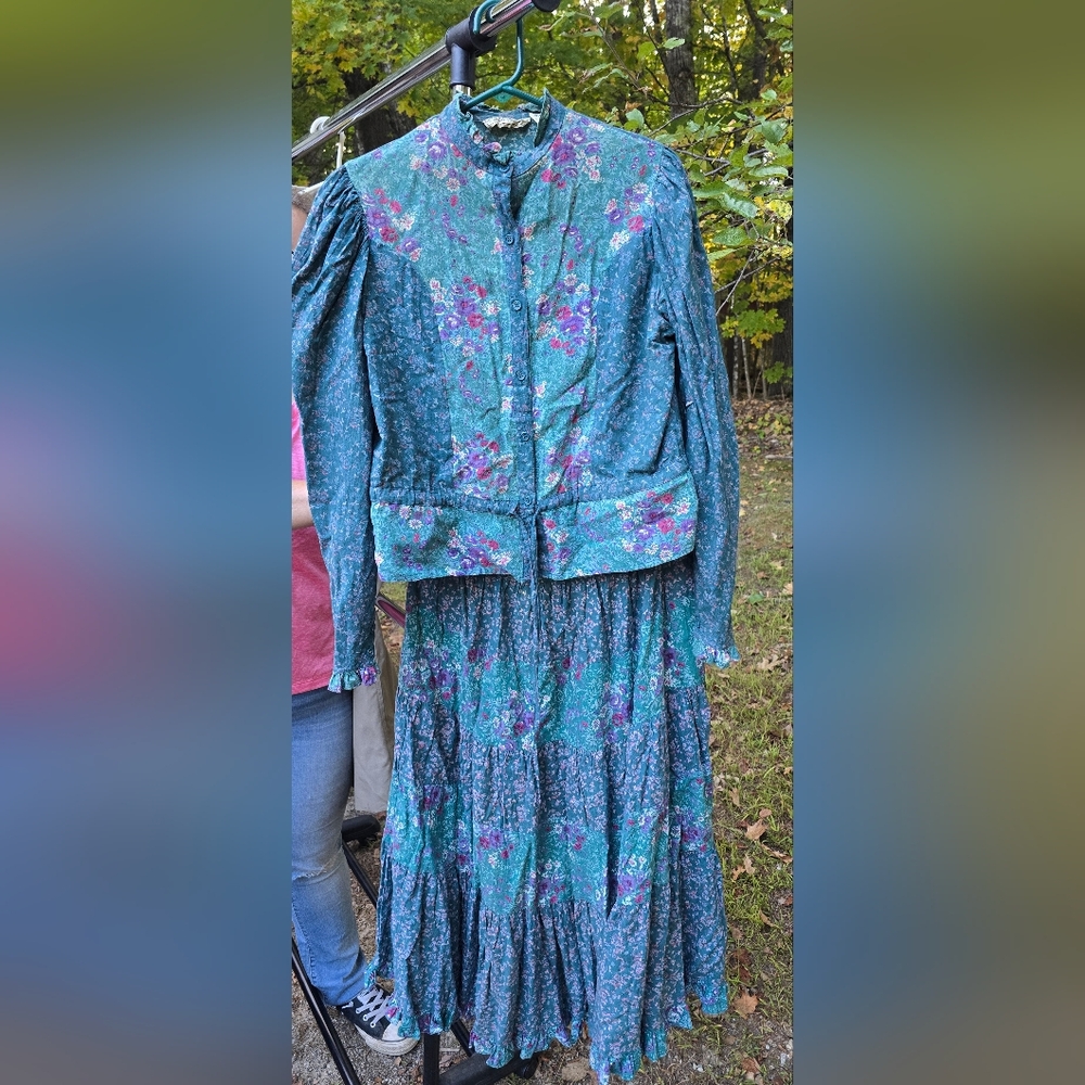 Vintage Karavan Floral Blue and Purple Women's Skirt Set